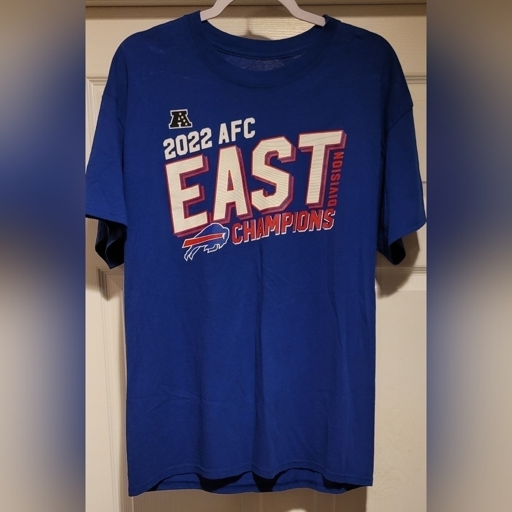 Buffalo Bills NFL Team Apparel Men's 2022 AFC East Champions T-Shirt Size Large